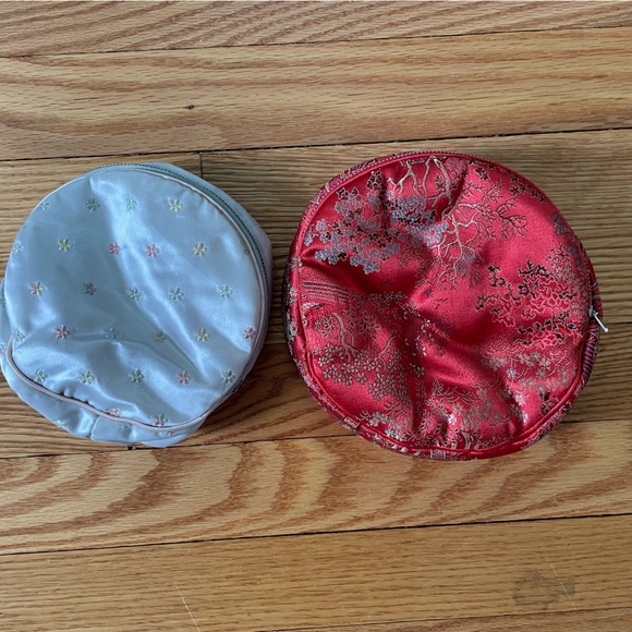 2 Vintage Round Zippered Cosmetic Jewelry Cases 60’s Designer Andre Richard - Picture 4 of 9